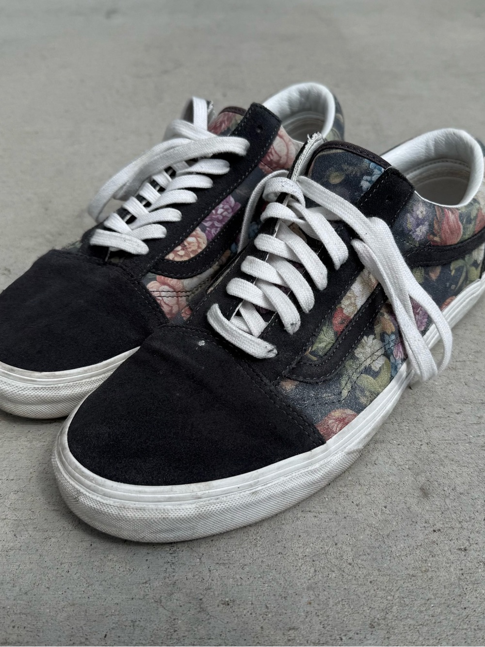Vans Low-Top Sneakers in Black with Multicolor Floral Panels